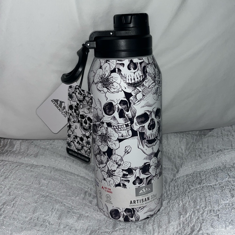 NWT Hydrapeak skull and flower 32oz